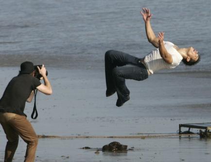 Ο Taylor Lautner κλέβει τη λάμψη του Robert Pattinson!