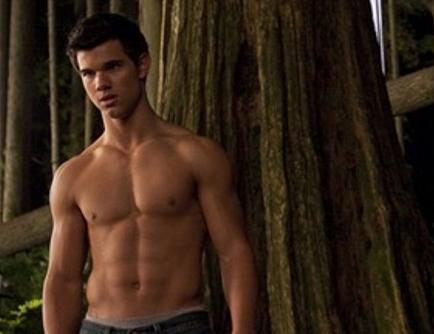 Ψάχνεις για γυμναστή; O Taylor Lautner είναι στη διάθεση σου!