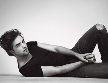 Ο Robert Pattinson μονοπωλεί τα χείλη των κοριτσιών!