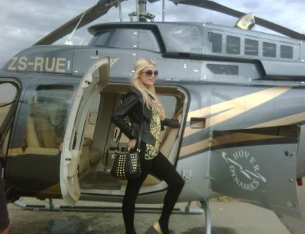 H Paris Hilton, το Twitter και το ιδιωτικό της jet
