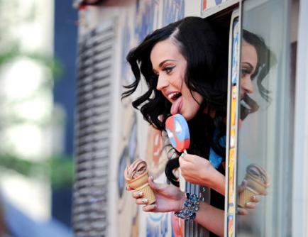 Διέρρευσε το δεύτερο single της Katy Perry “Teenage Dream”