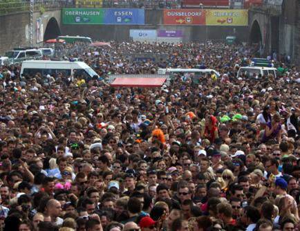 19 νεκροί στο Love Parade