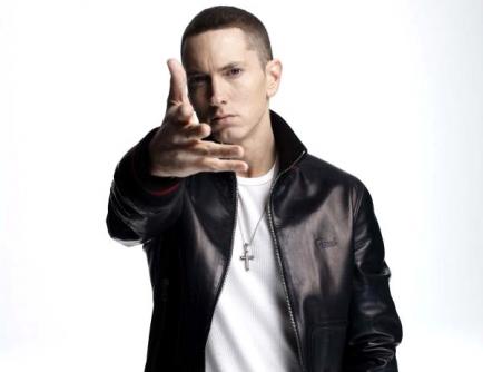 Ο Eminem επιστρέφει στην κορυφή των charts