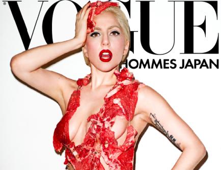 Η Lady Gaga με μαγιώ από… μπριζόλες!
