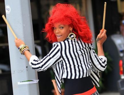 H Rihanna στα γυρίσματα του ‘What’s My Name’