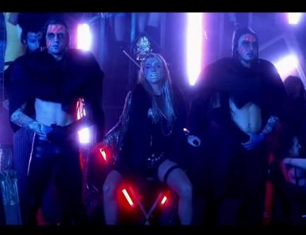 VIDEO: Ke$ha – Take It Off (K$ n’ Friends version)