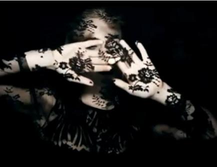 VIDEO: Natasha Bedingfield – Strip Me