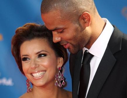 H Eva Longoria ζητάει διαζύγιο