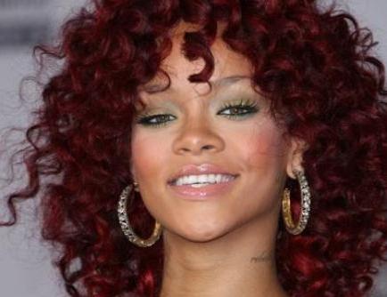 H Rihanna σπάει ρεκόρ στο Billboard