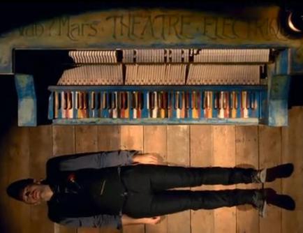 VIDEO: Coldplay – Christmas Lights