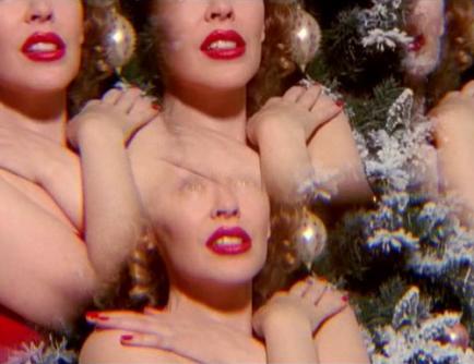 VIDEO: Kylie Minogue – Santa Baby
