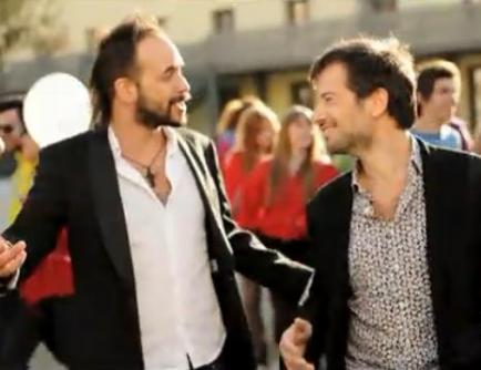 VIDEO: Πάνος Μουζουράκης & Κωστής Μαραβέγιας – Φίλα Με Ακόμα