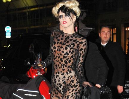 H Lady Gaga στο Παρίσι!