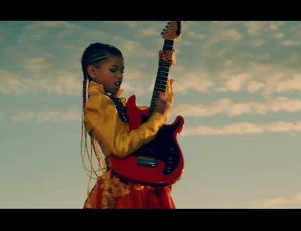 VIDEO: Willow Smith – 21st Century Girl