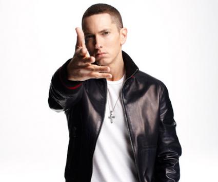 O Eminem ξεπερνάει τη Lady Gaga και τον Justin Bieber σε Facebook fans