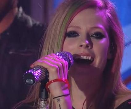 H εμφάνιση της Avril Lavigne στην εκπομπή Jimmy Kimmel Live