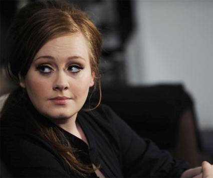 Για 10η εβδομάδα στην κορυφή του UK chart η Adele