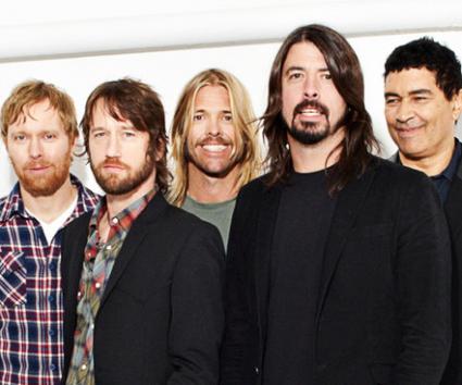 Οι Foo Fighters “απειλούν” την Adele
