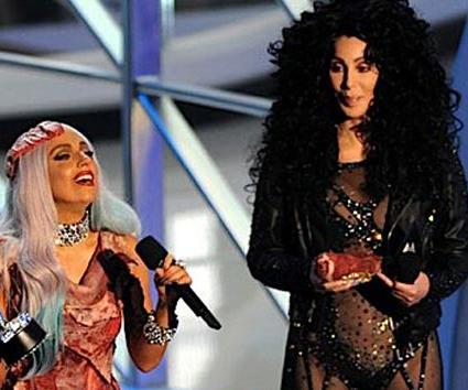 Η… θεια Cher συμβουλεύει τη Lady Gaga