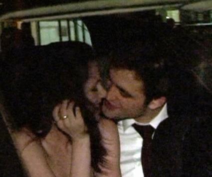 Ο Robert και η Kristen σε τρυφερές στιγμές!