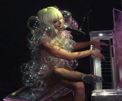 Καινούργιο τραγούδι από την Lady Gaga!