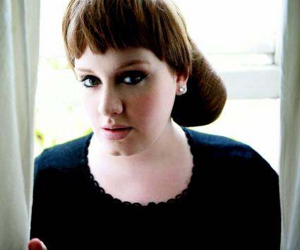 Διπλή κορυφή για την Adele