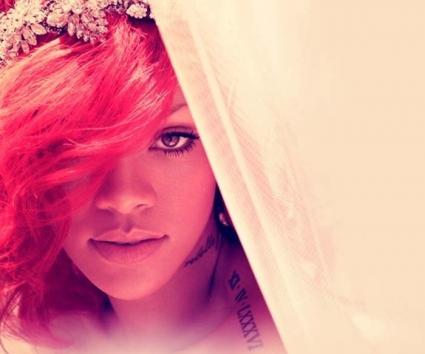 Η Rihanna ακολουθεί τον Chris Brown στο twitter!