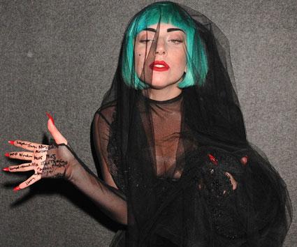 Και πάλι η Lady Gaga στο Νο1 του UK!