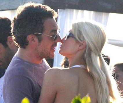 Το νέο αμόρε της Paris Hilton
