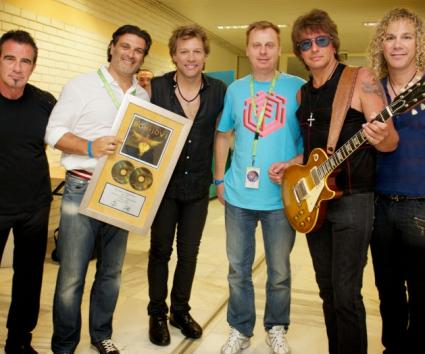 Διπλά πλατινένια απονομή για το Greatest Hits Album των Bon Jovi
