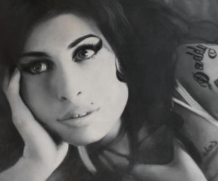 Πέθανε η Amy Winehouse