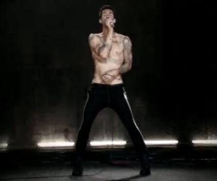 VIDEO: Maroon 5 feat. Christina Aguilera – Moves Like Jagger