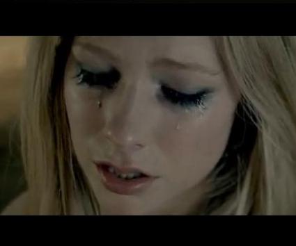 VIDEO: Avril Lavigne – Wish You Were Here