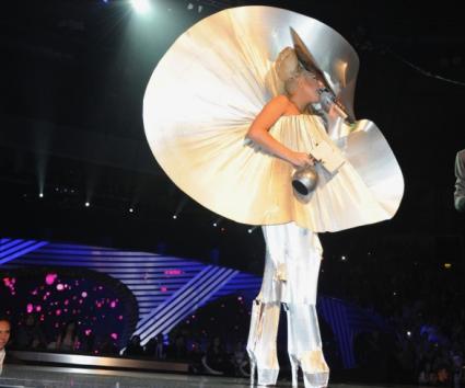 Τι φόρεσε η Lady Gaga στα MTV EMA