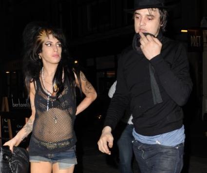 Pete Doherty: το σπίτι μου το έχει στοιχειώσει η Amy Winehouse
