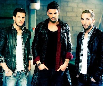 VIDEO: Κόκκινα Χαλιά – Ακούω Τη Φωνή Σου