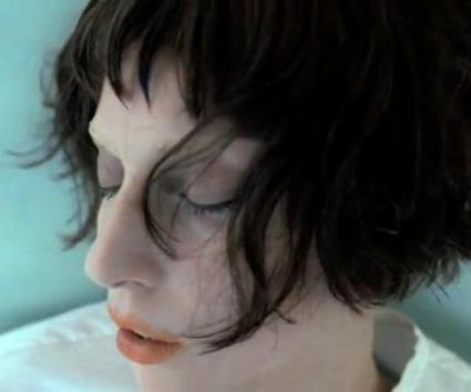 Απόσπασμα από το video του Marry The Night