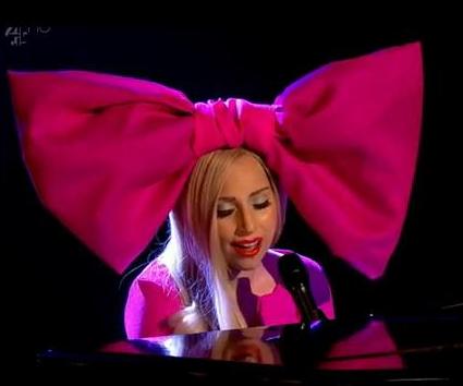 Η Lady Gaga ερμηνεύει live το Marry The Night