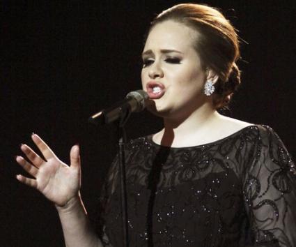 Επιστρέφει στη σκηνή η Adele