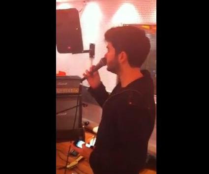 Ο Χρήστος απ’τις ΜΕΛΙSSES διασκευάζει το “Someone Like You” της Adele