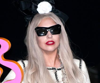 Τι δώρο θα κάνει η Lady Gaga στα Little Monsters φέτος τα Χριστούγεννα;