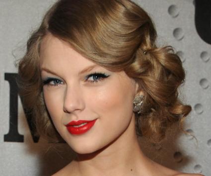 LISTEN: Taylor Swift – Safe And Sound