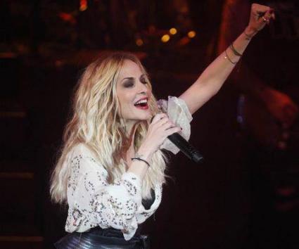 Η Άννα Βίσση ερμηνεύει live το Someone Like You της Adele