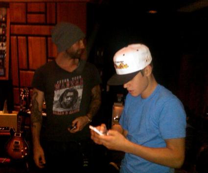 Justin Bieber: στο studio με τον Adam Levine