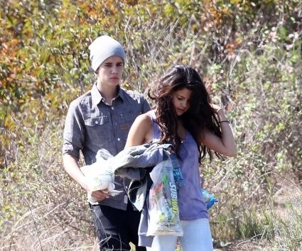 Ο Justin και η Selena πάνε για picnic.