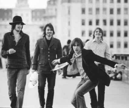 WATCH: Η ταινία των Kasabian