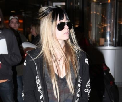 H Avril Lavigne άλλαξε μαλλιά.