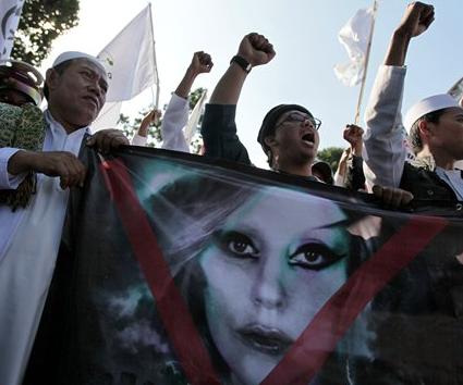 Η Lady Gaga ακύρωσε τελικά το show της στην Ινδονησία.