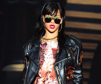 WATCH: Rihanna@ Hackney Weekend