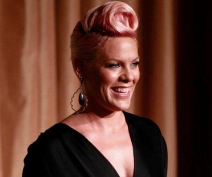 Νέο single από την P!nk -The King is Dead But The Queen Is Still Alive!